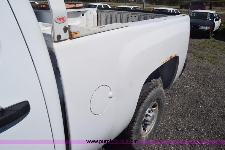 image for item L3777 2007 Chevrolet Silverado 2500HD Crew Cab pickup truck