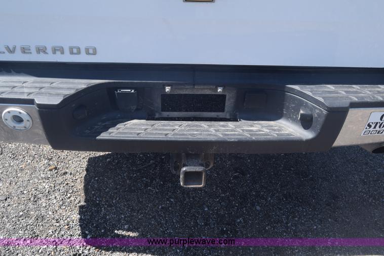 image for item L3777 2007 Chevrolet Silverado 2500HD Crew Cab pickup truck