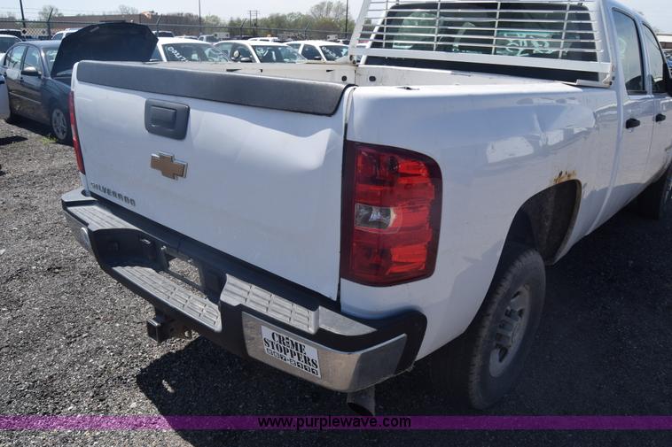 image for item L3777 2007 Chevrolet Silverado 2500HD Crew Cab pickup truck