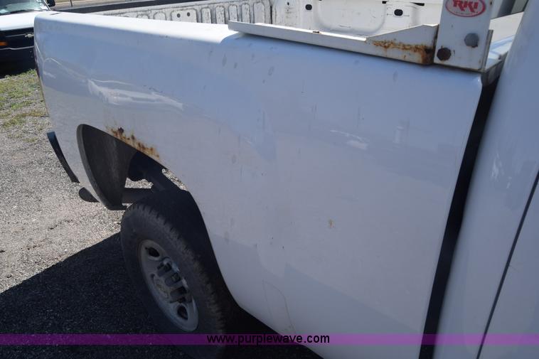 image for item L3777 2007 Chevrolet Silverado 2500HD Crew Cab pickup truck