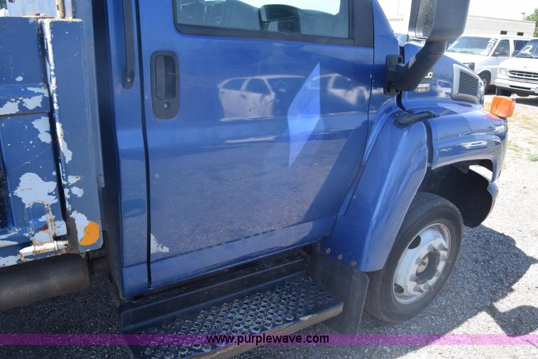 image for item L3778 2003 Chevrolet C4500 dump truck