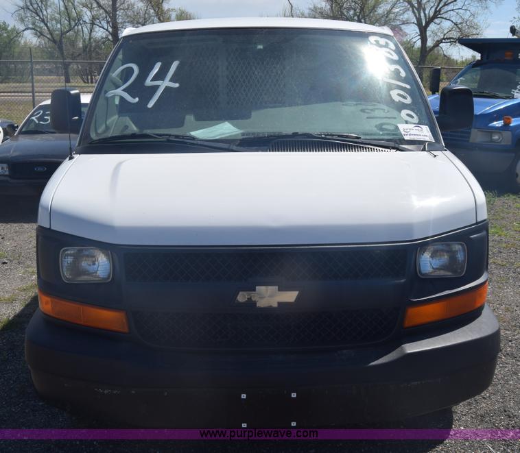 image for item L3779 2007 Chevrolet Express 2500 Cargo van