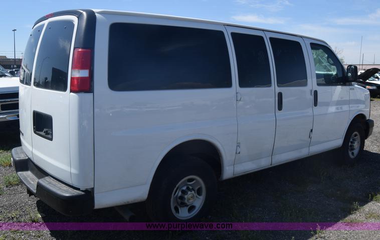 image for item L3779 2007 Chevrolet Express 2500 Cargo van