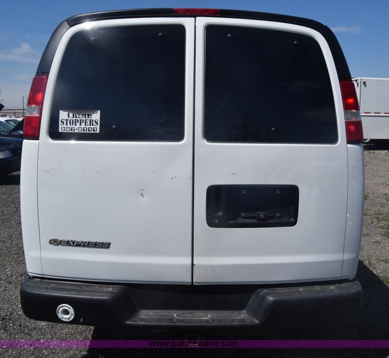 image for item L3779 2007 Chevrolet Express 2500 Cargo van