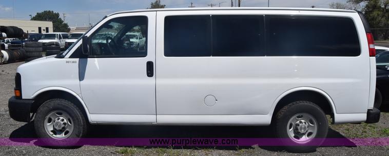 image for item L3779 2007 Chevrolet Express 2500 Cargo van