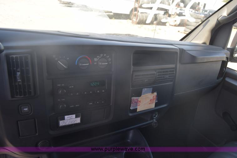image for item L3779 2007 Chevrolet Express 2500 Cargo van