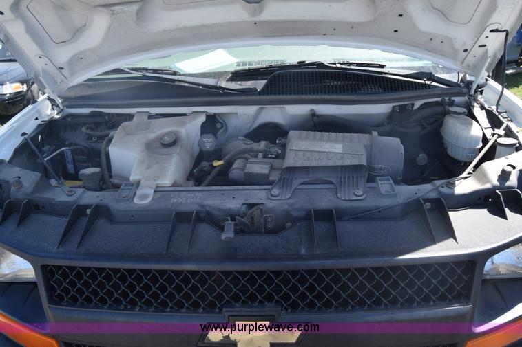image for item L3779 2007 Chevrolet Express 2500 Cargo van
