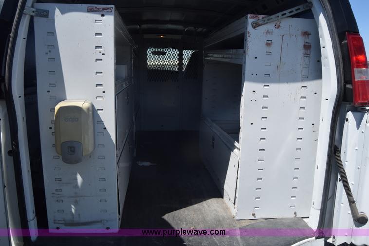 image for item L3779 2007 Chevrolet Express 2500 Cargo van
