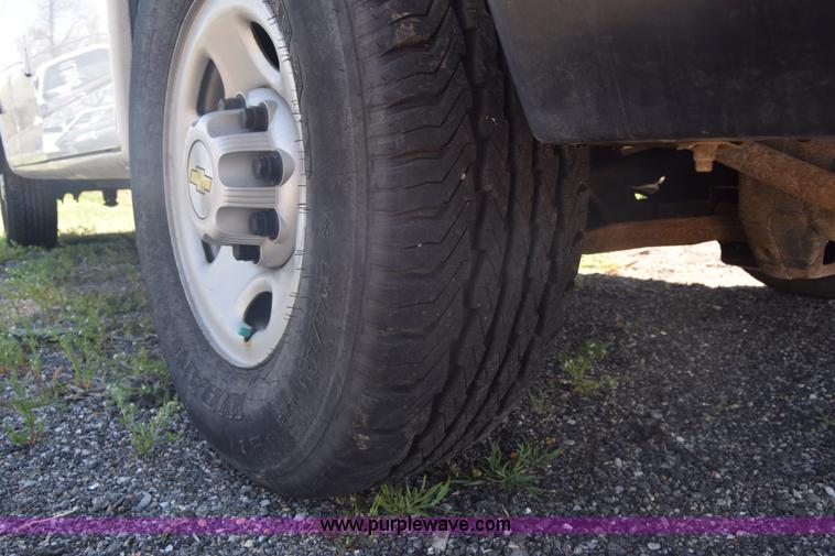 image for item L3779 2007 Chevrolet Express 2500 Cargo van