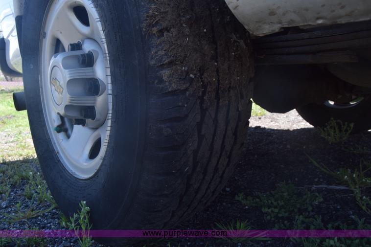 image for item L3779 2007 Chevrolet Express 2500 Cargo van