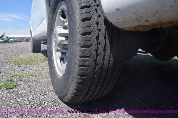 image for item L3779 2007 Chevrolet Express 2500 Cargo van