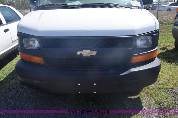 image for item L3779 2007 Chevrolet Express 2500 Cargo van