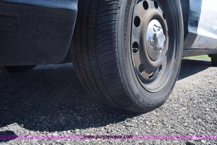 image for item L3780 2010 Ford Crown Victoria Police Interceptor