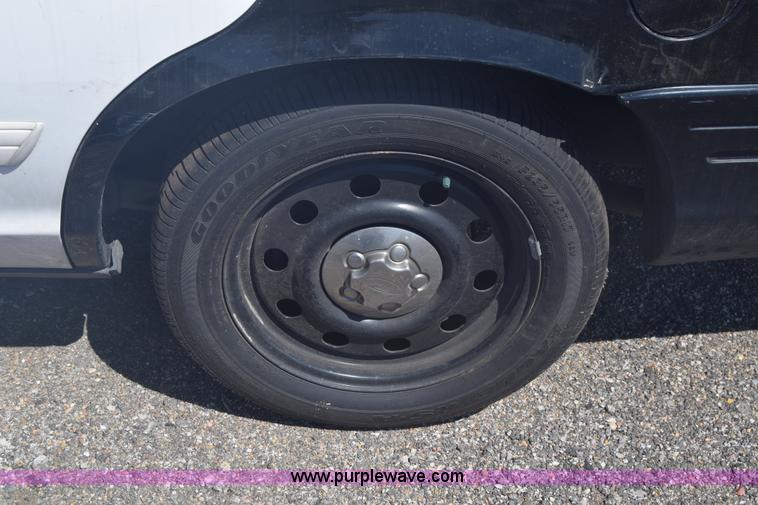 image for item L3780 2010 Ford Crown Victoria Police Interceptor