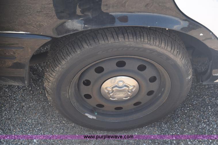 image for item L3780 2010 Ford Crown Victoria Police Interceptor