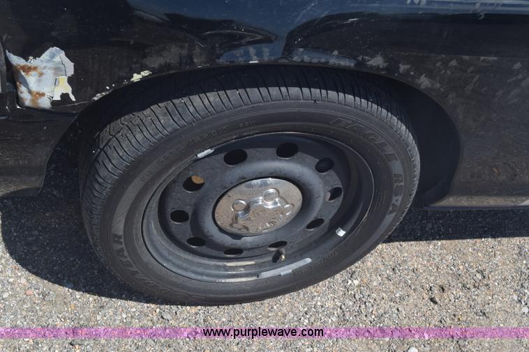 image for item L3781 2011 Ford Crown Victoria Police Interceptor