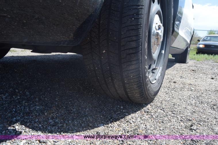 image for item L3781 2011 Ford Crown Victoria Police Interceptor