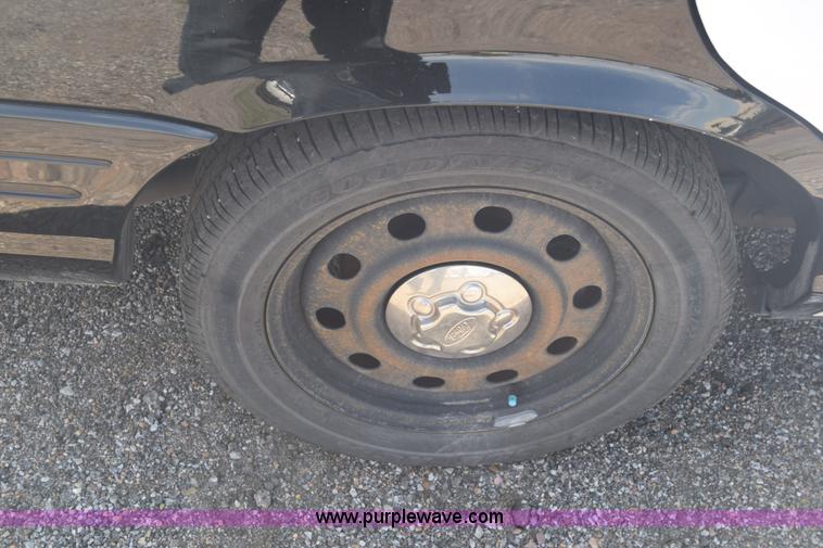 image for item L3781 2011 Ford Crown Victoria Police Interceptor