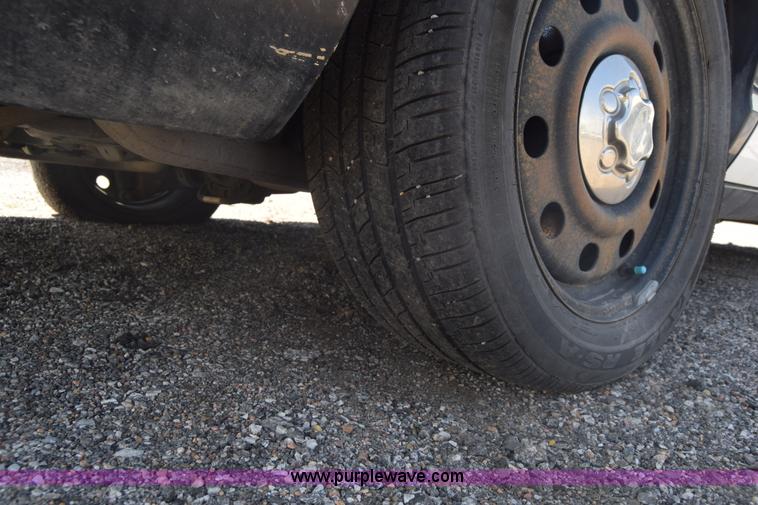 image for item L3781 2011 Ford Crown Victoria Police Interceptor