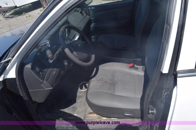 image for item L3783 2009 Ford Crown Victoria Police Interceptor