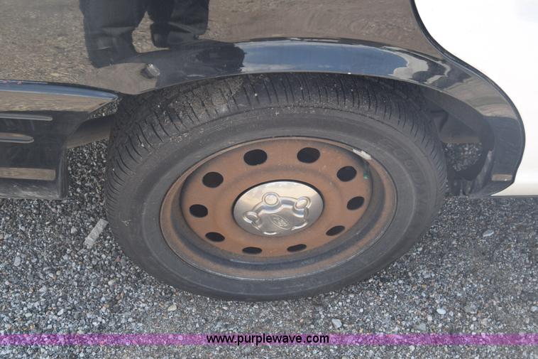 image for item L3783 2009 Ford Crown Victoria Police Interceptor