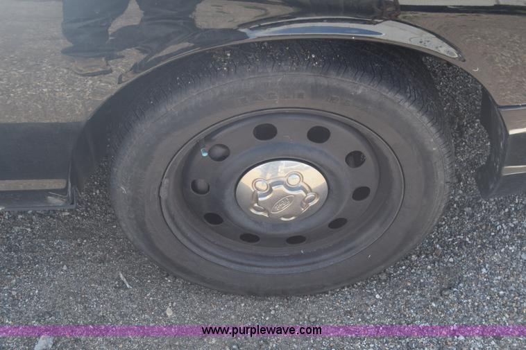 image for item L3783 2009 Ford Crown Victoria Police Interceptor