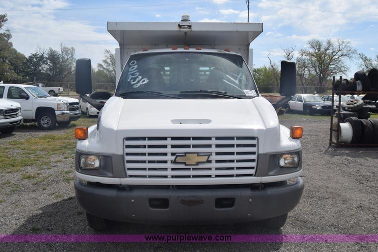 image for item L3789 2006 Chevrolet C4500 dump truck