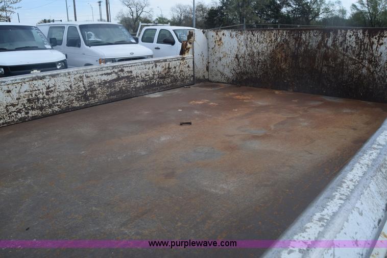 image for item L3789 2006 Chevrolet C4500 dump truck