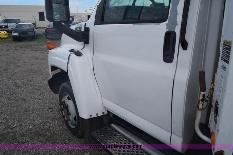 image for item L3789 2006 Chevrolet C4500 dump truck