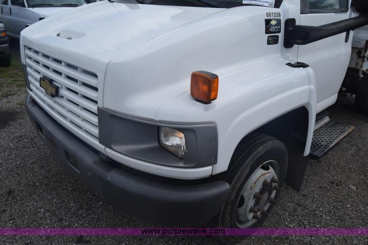 image for item L3789 2006 Chevrolet C4500 dump truck