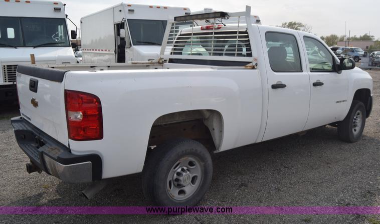 image for item L3790 2007 Chevrolet Silverado 2500HD Crew Cab pickup truck