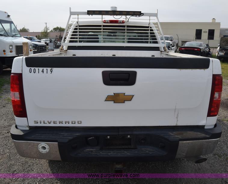image for item L3790 2007 Chevrolet Silverado 2500HD Crew Cab pickup truck