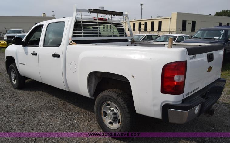 image for item L3790 2007 Chevrolet Silverado 2500HD Crew Cab pickup truck