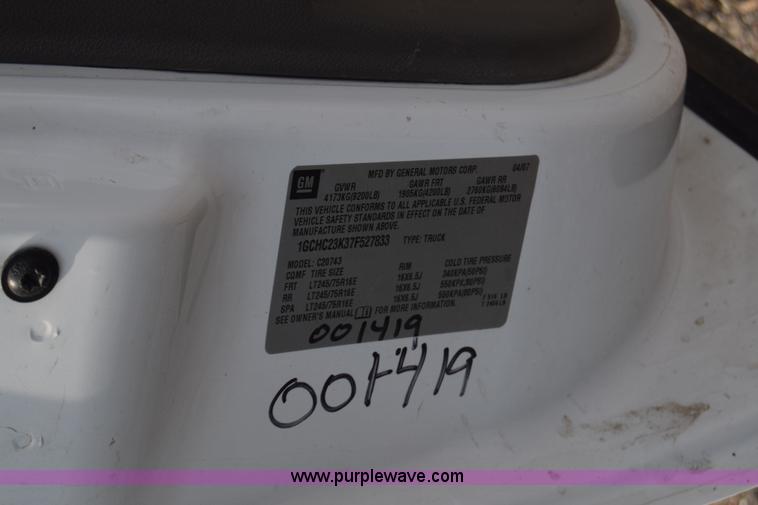 image for item L3790 2007 Chevrolet Silverado 2500HD Crew Cab pickup truck