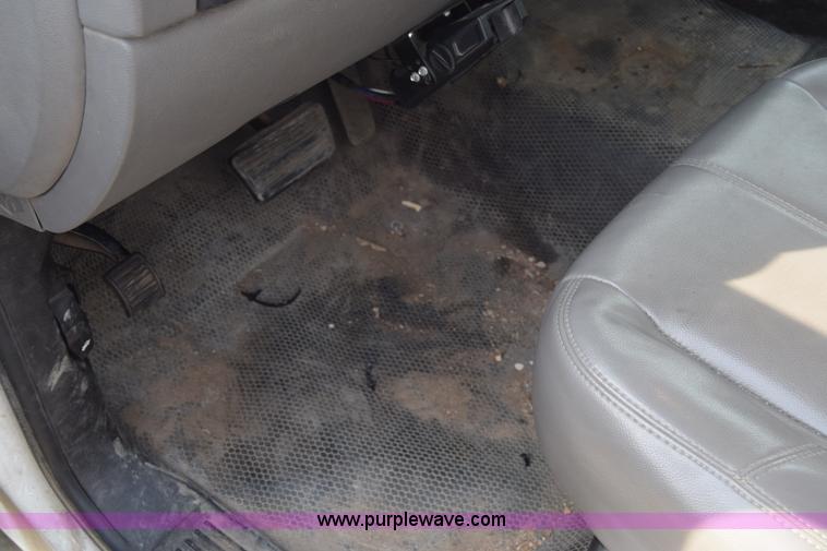 image for item L3790 2007 Chevrolet Silverado 2500HD Crew Cab pickup truck