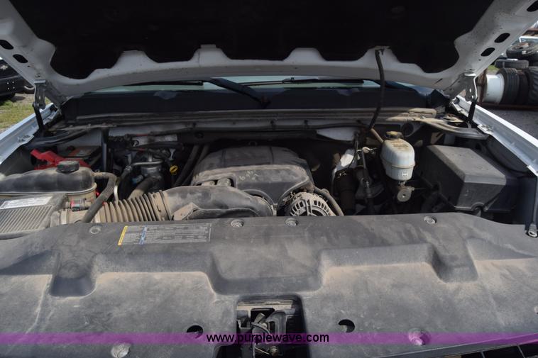 image for item L3790 2007 Chevrolet Silverado 2500HD Crew Cab pickup truck