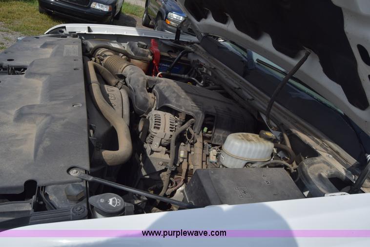 image for item L3790 2007 Chevrolet Silverado 2500HD Crew Cab pickup truck