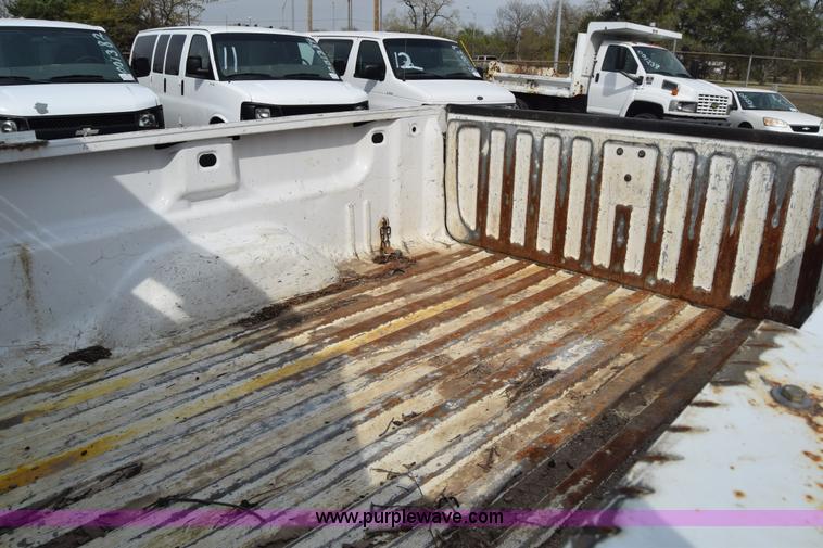 image for item L3790 2007 Chevrolet Silverado 2500HD Crew Cab pickup truck