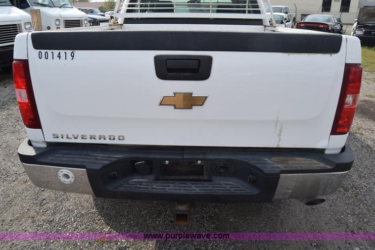 image for item L3790 2007 Chevrolet Silverado 2500HD Crew Cab pickup truck