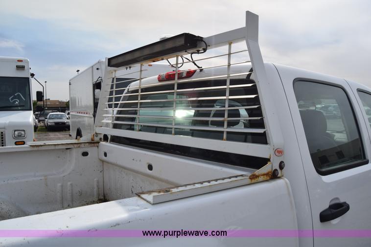 image for item L3790 2007 Chevrolet Silverado 2500HD Crew Cab pickup truck