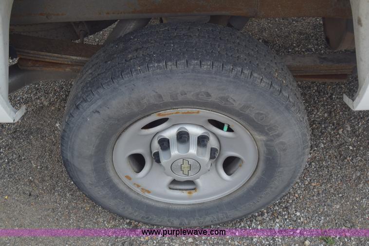 image for item L3790 2007 Chevrolet Silverado 2500HD Crew Cab pickup truck