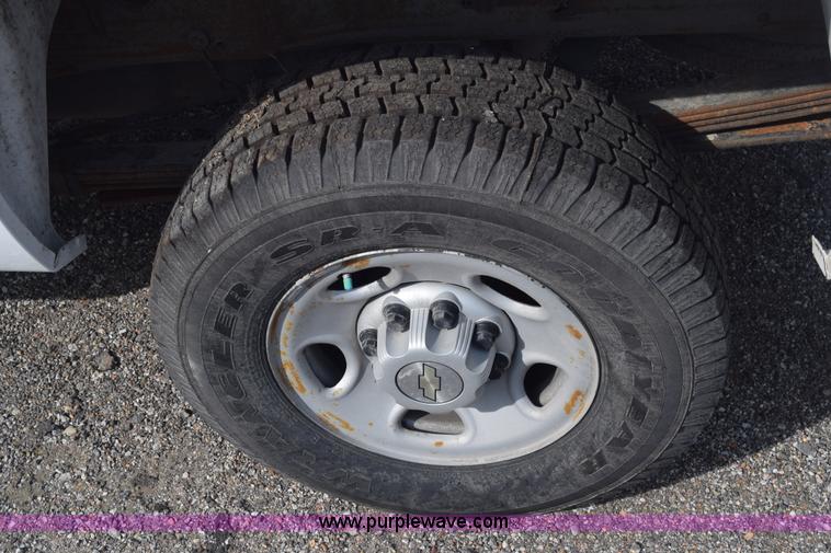 image for item L3790 2007 Chevrolet Silverado 2500HD Crew Cab pickup truck