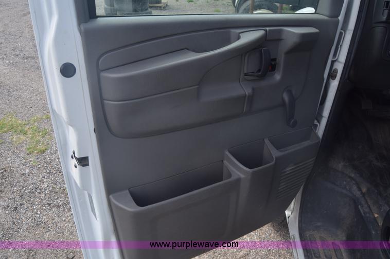 image for item L3792 2007 Chevrolet Express 2500 Cargo van