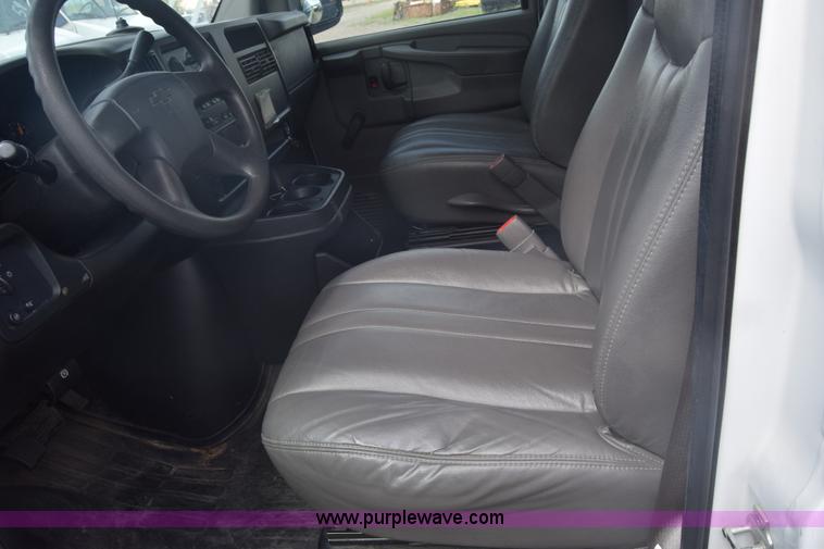 image for item L3792 2007 Chevrolet Express 2500 Cargo van