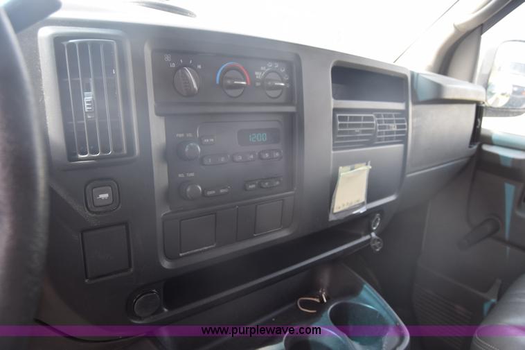 image for item L3792 2007 Chevrolet Express 2500 Cargo van