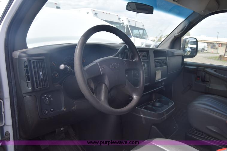 image for item L3792 2007 Chevrolet Express 2500 Cargo van