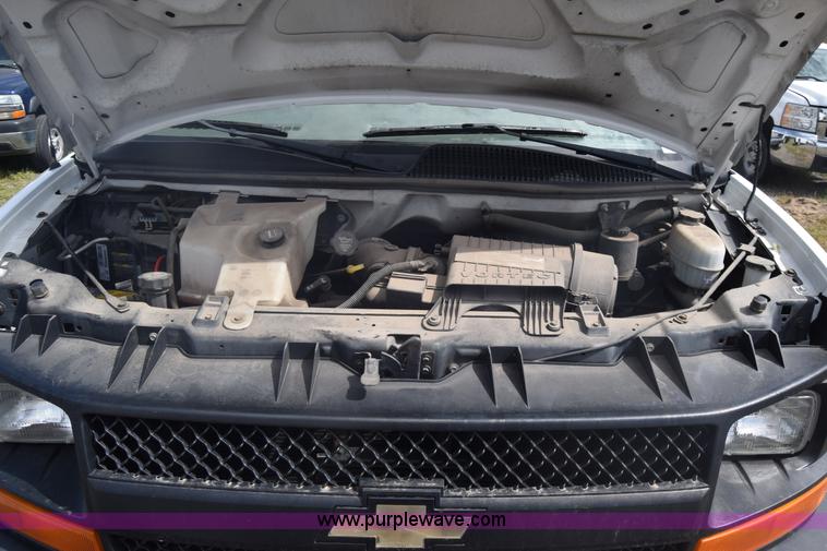 image for item L3792 2007 Chevrolet Express 2500 Cargo van