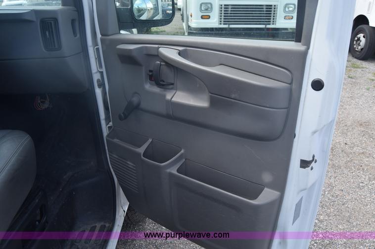 image for item L3792 2007 Chevrolet Express 2500 Cargo van