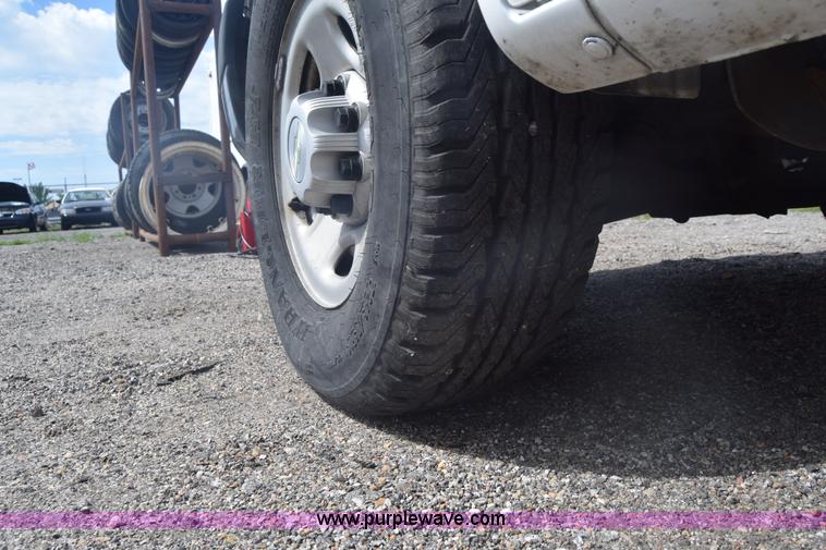 image for item L3792 2007 Chevrolet Express 2500 Cargo van