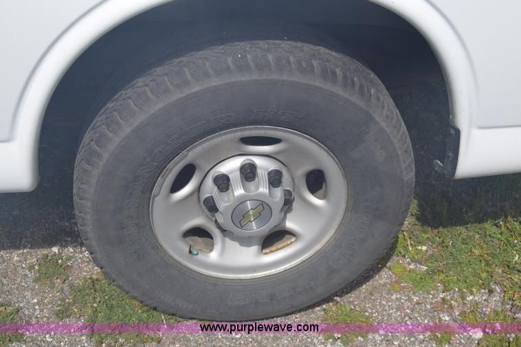 image for item L3792 2007 Chevrolet Express 2500 Cargo van